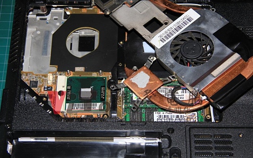 (筆電維修)華碩 ASUS F8SP ATI 3650顯卡故障花屏~無法進作業系統~畫面顯示異常~破圖條紋維修實例