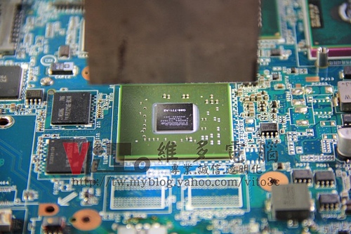 (筆電維修)新力 VAIO VGN-FZ35T(PCG-3A2T) 作業系統中破圖~顯示卡過熱故障~更換升級2011年生產週期的改良晶片維修實例