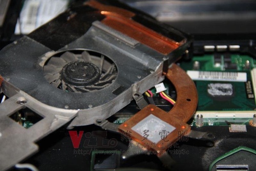 (筆電維修)華碩 ASUS A8J 顯卡開機畫面反白~開機白屏~獨立顯卡維修實例 (圖多)