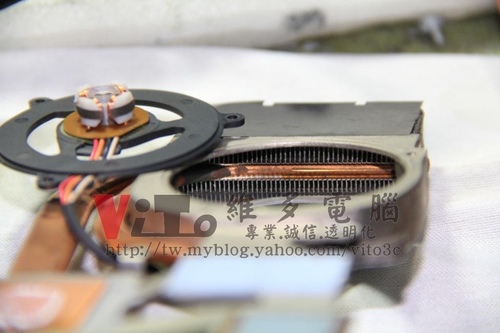 (筆電維修)華碩 ASUS W7J 開機沒畫面~GO7400顯卡過熱故障~瑕疵晶片升級溫控顯卡維修實例 (筆電維修)華碩 ASUS W7J 開機沒畫面~GO7400顯卡過熱故障~瑕疵晶片升級溫控顯卡維修實例